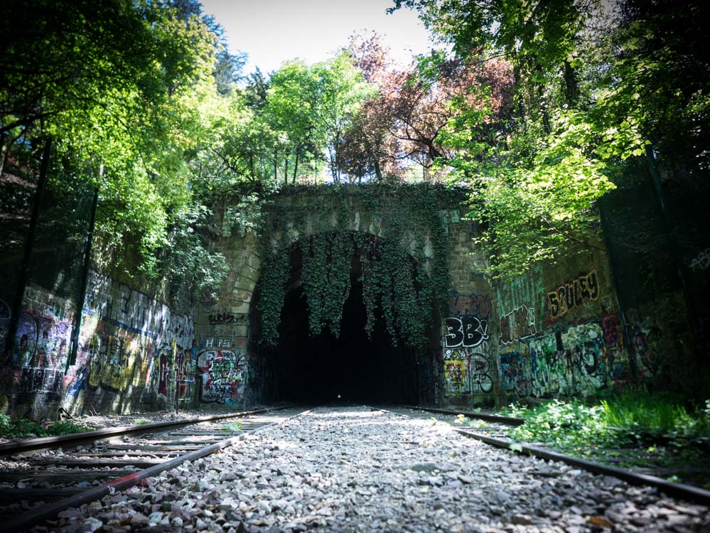Tunnel sous les buttes-chaumont à Paris
