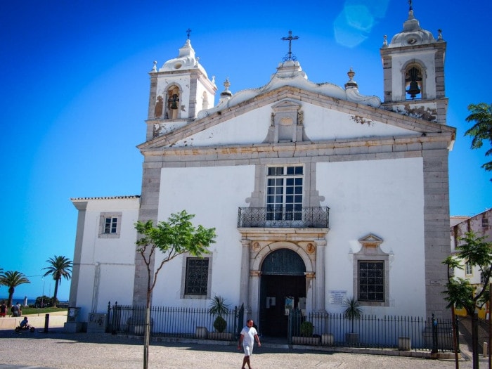 façade d'une église a lagos algarve portugal voyage