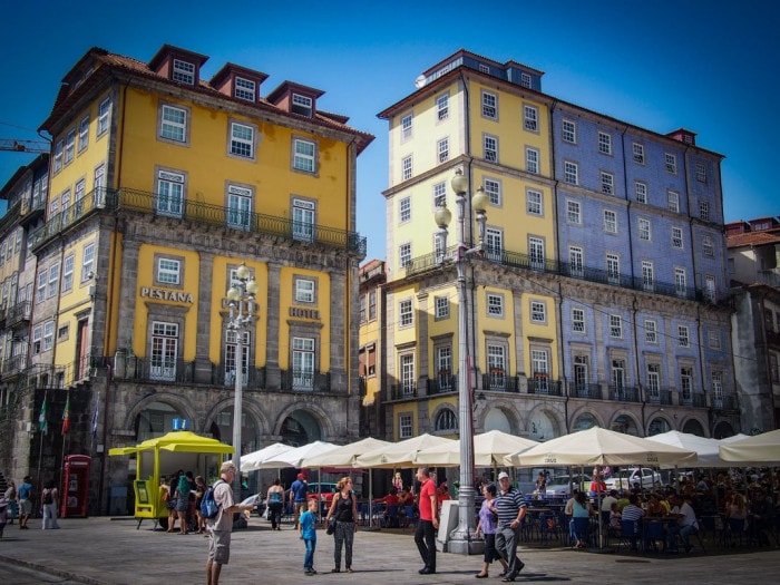 facades coloree de la ribeira a porto voyage portugal