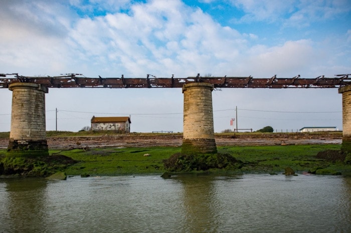 ancien rail sur l'embouchure de l'adour bayonne pays basque