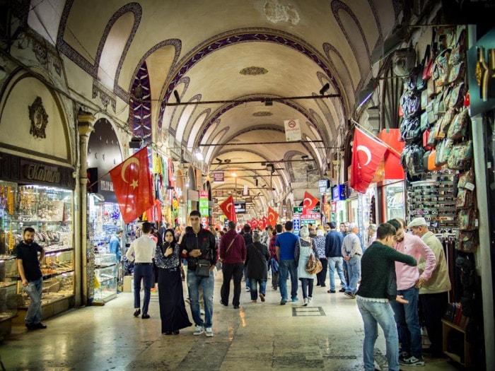  allée du grand bazar de sultanahmet à istanbul pour un voyage en turquie