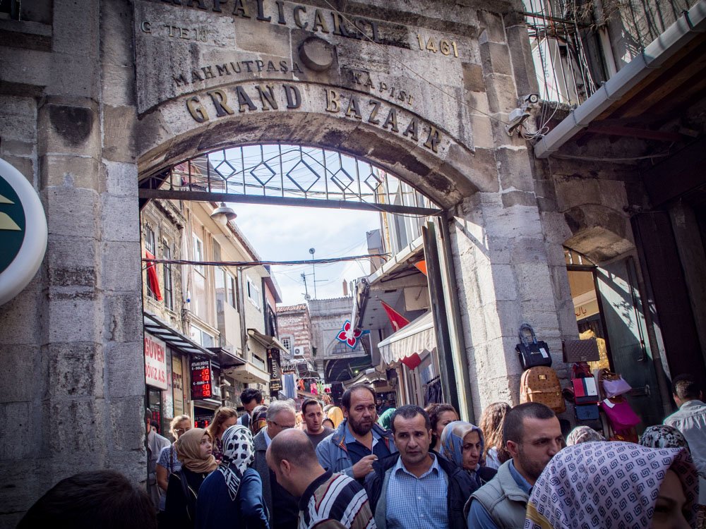 entrée extérieure du grand bazar à istanbul